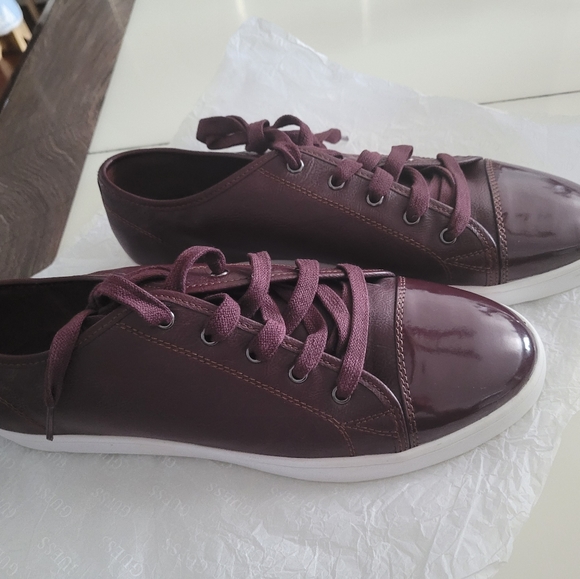 GUESS Mens Size 8 Sneaker Shoes! - Picture 3 of 8